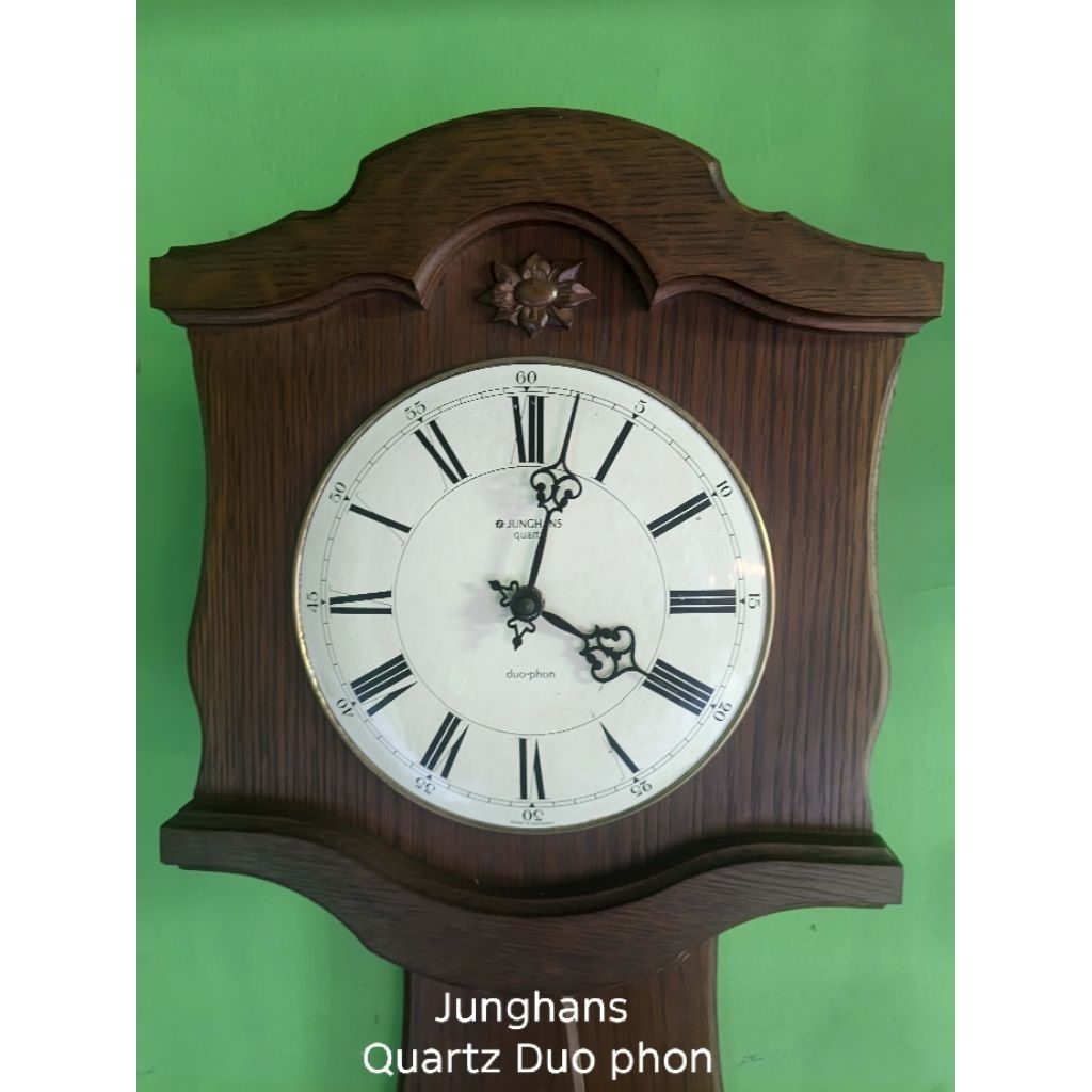 Jam dinding antik merk Junghans  quartz dan fitur Duo Phon.