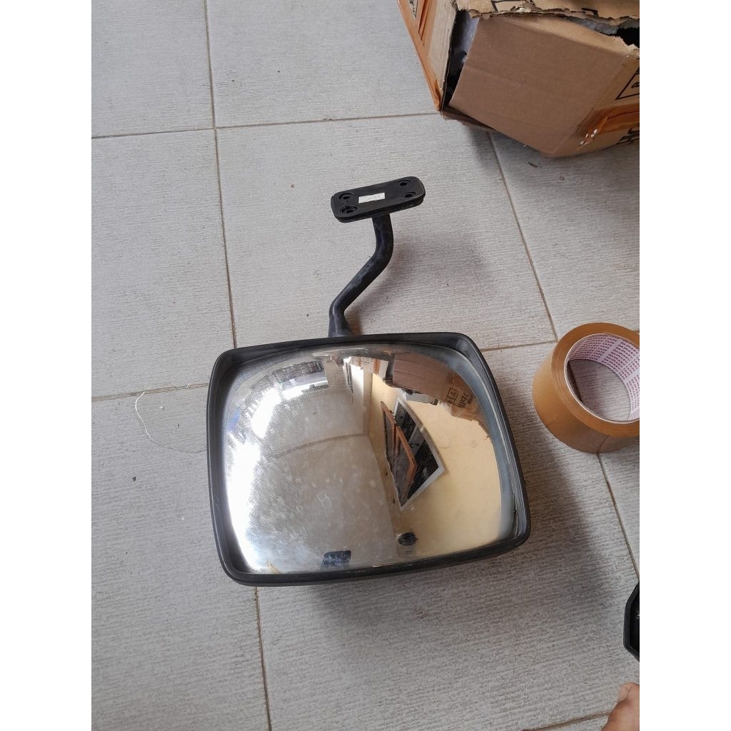 Spion belakang mazda e2000