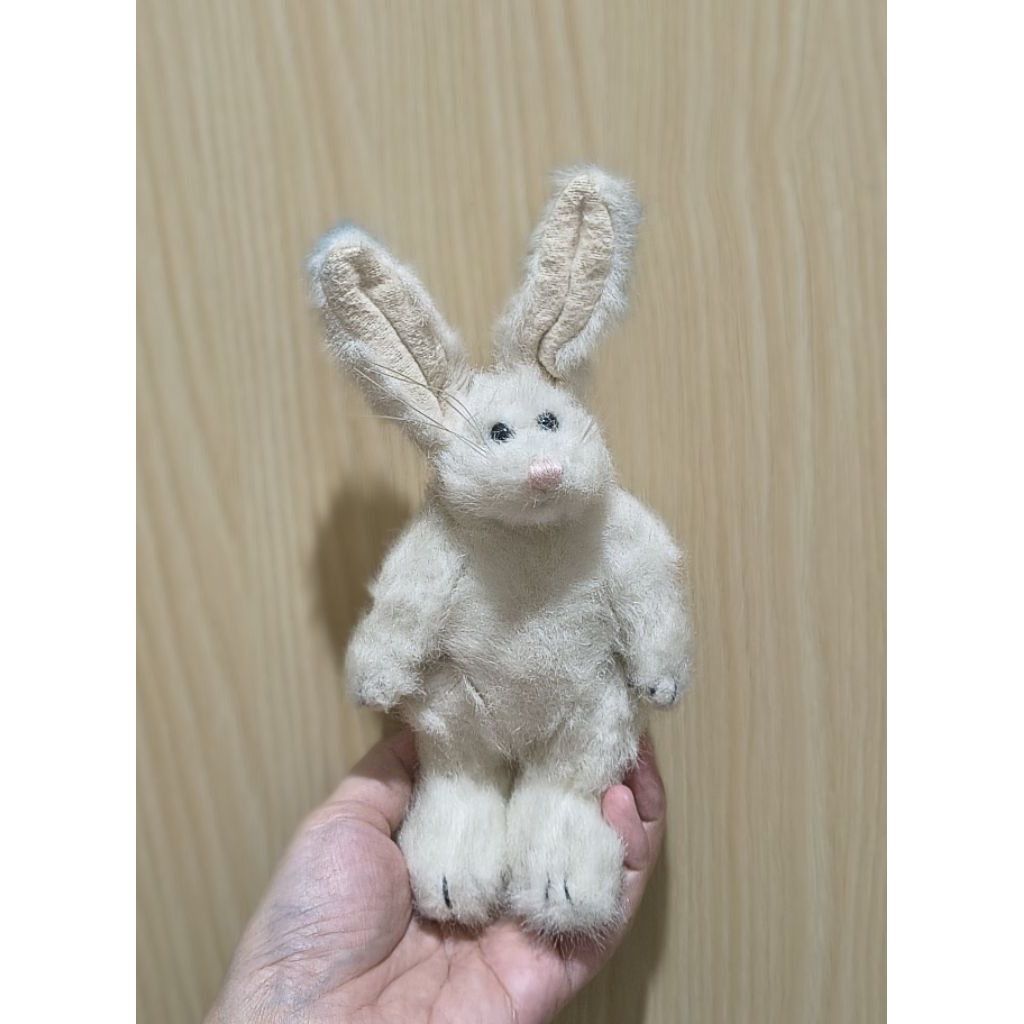 Boneka kelinci rabbit artikulasi bulu jarum brand The Boyds