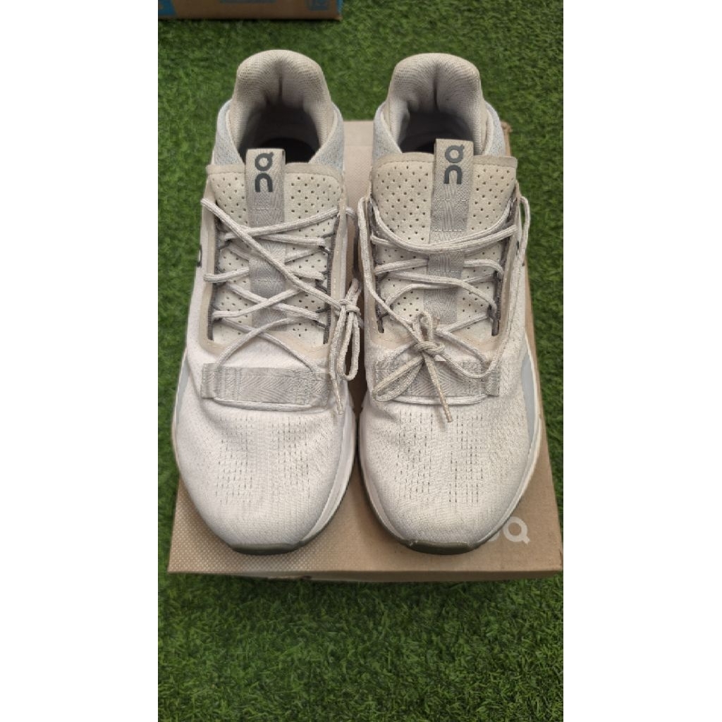 Sepatu Sneakers On Cloudnova 2