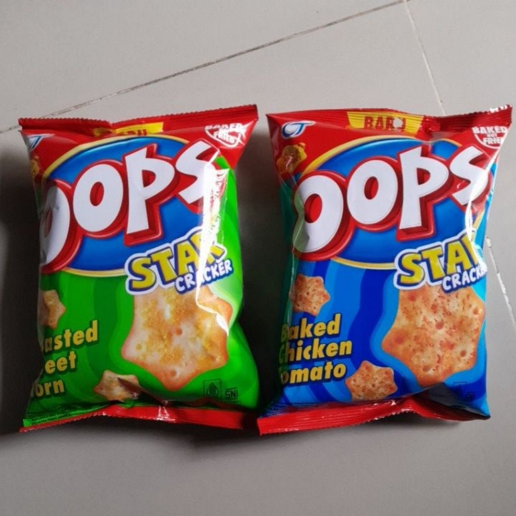Oops star crispy crackers rasa AYAM TOMAT / JAGUNG BAKAR 40gr