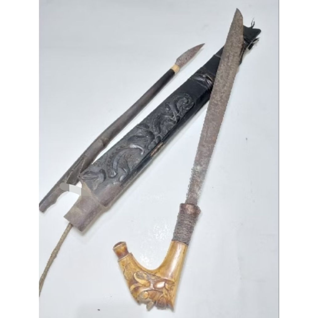 Mandau Tua Kalimantan Hulu Tanduk