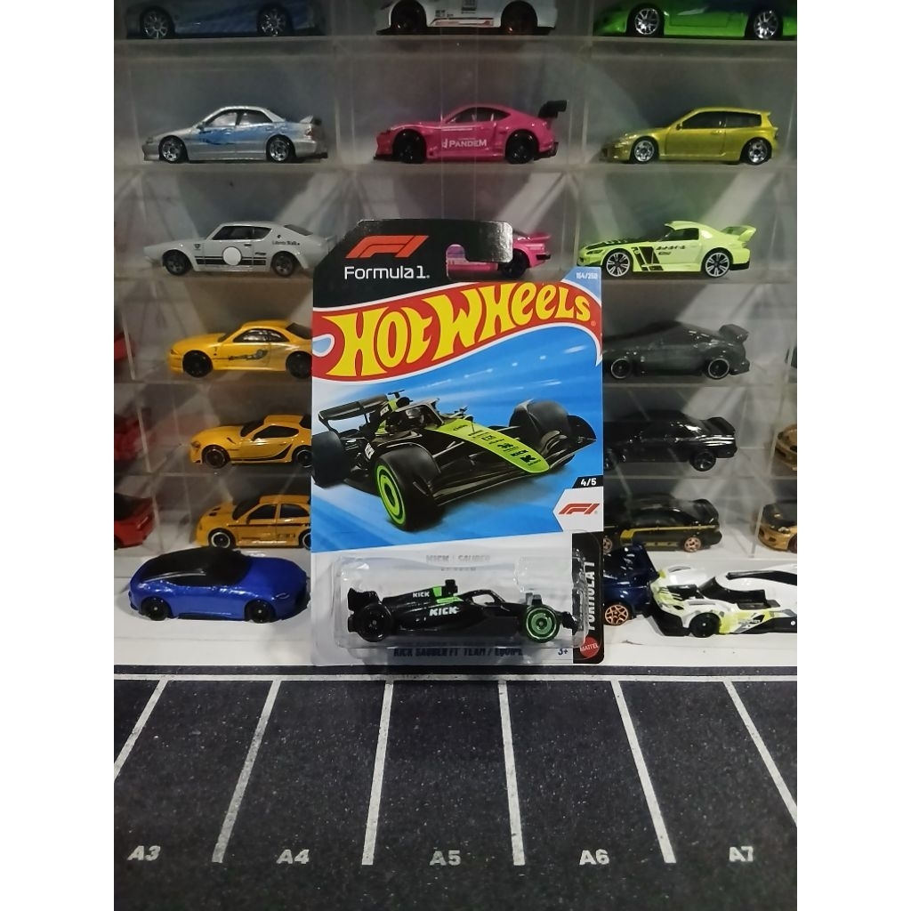 HOTWHEELS REGULER - FORMULA 1 KICK SAUBER