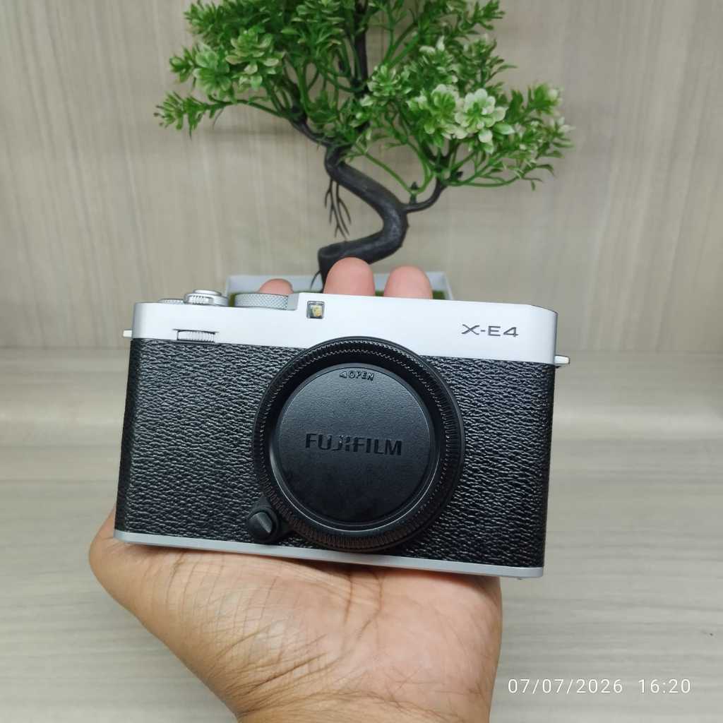 Fujifilm XE4 XE 4 Body Only Like New