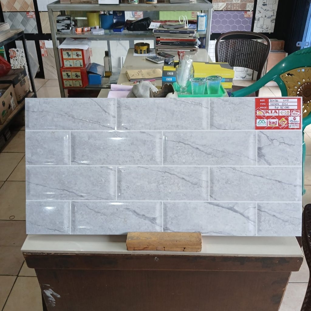 Kramik dinding verano grey 30x60