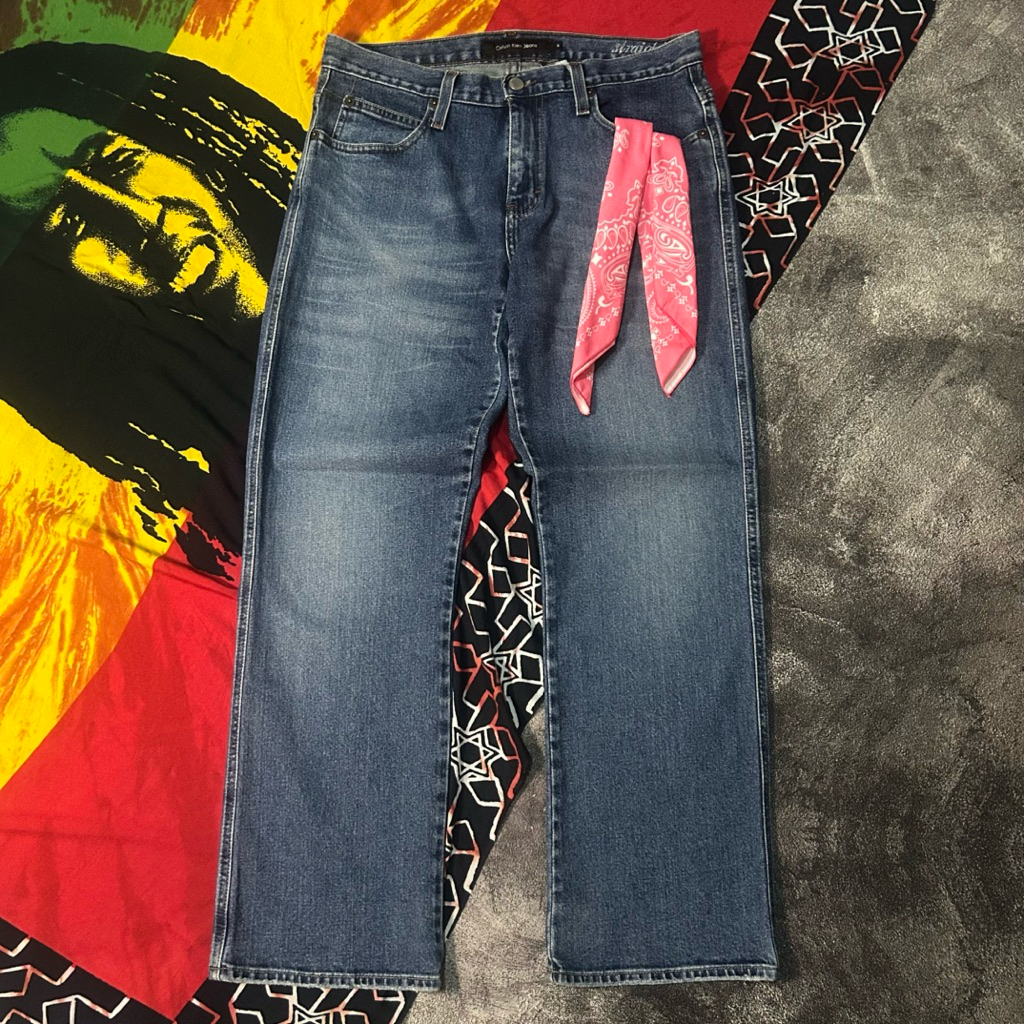 Celana Jeans Second “Calvin Klein Straight Fit Deep Blue Jeans”