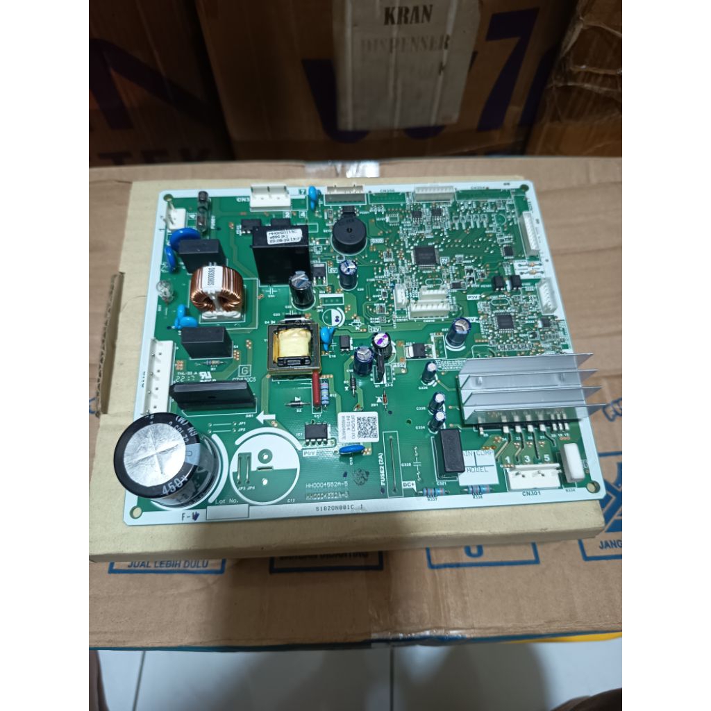 ProdukModul PCB Kulkas Hitachi R-WB56PGD9 Modul PCB Kulkas Hitachi R-WB56PGD9