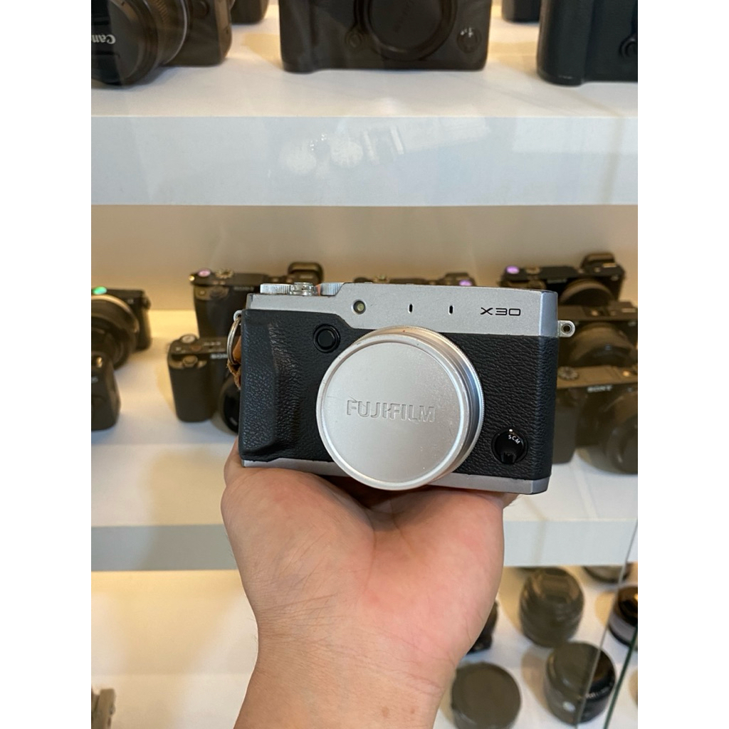 FUJIFILM X30