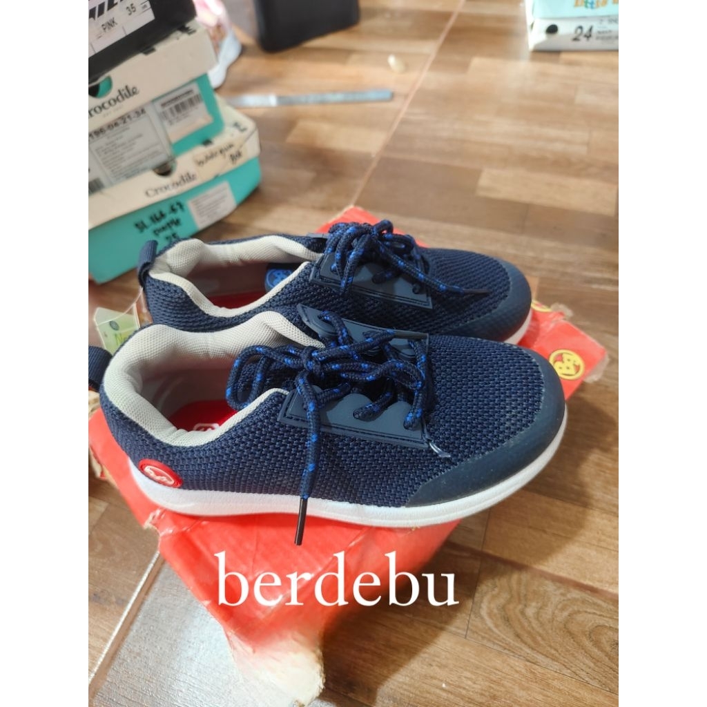 Sepatu reject anak