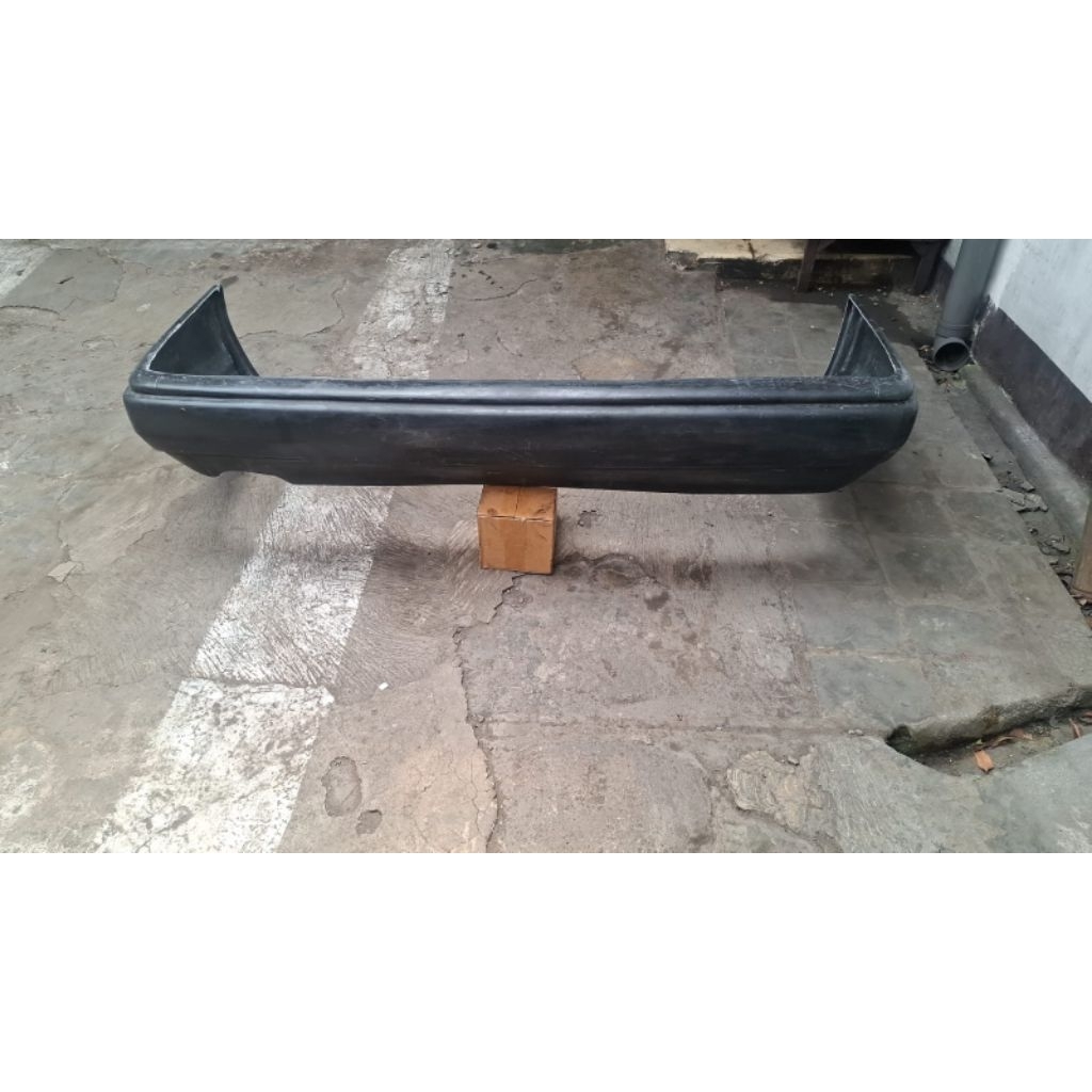 Bumper belakang Mercedes-Benz w124 MP