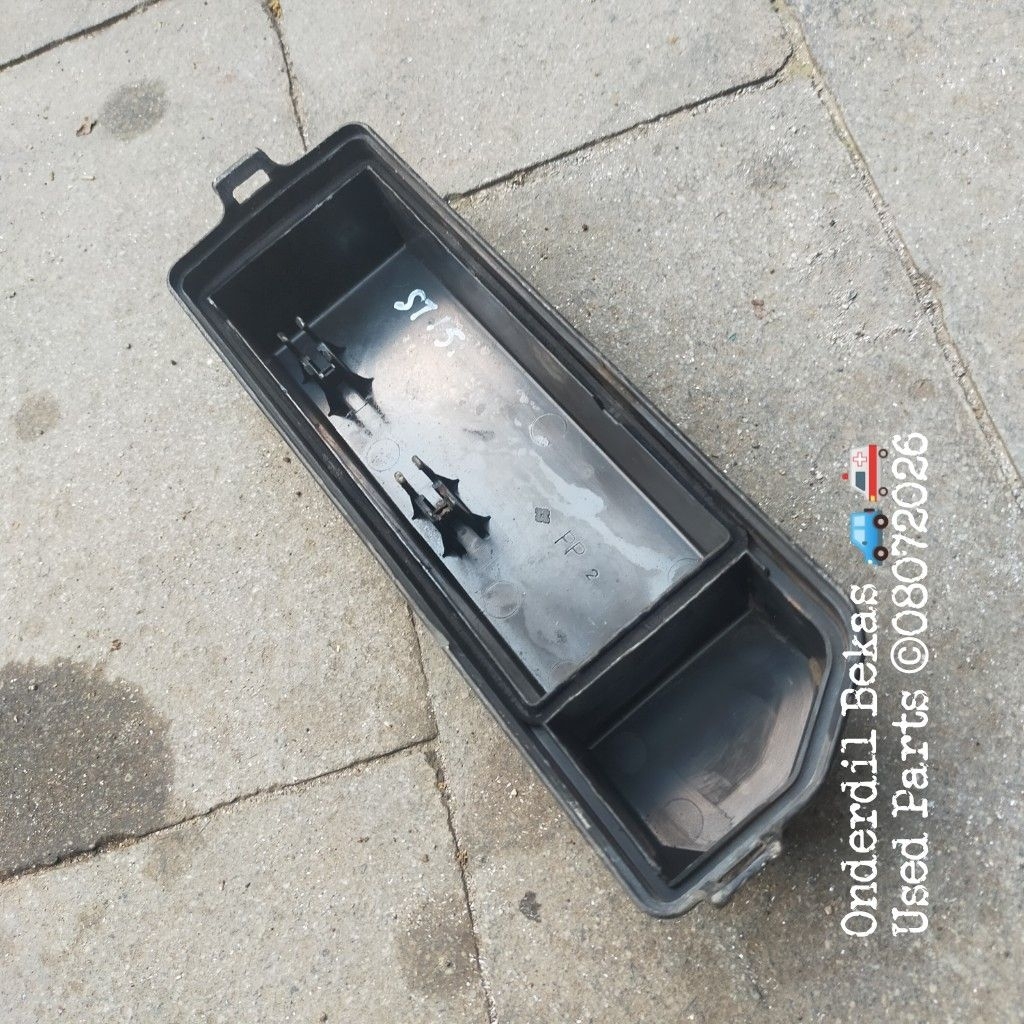 cover tutup fuse box mesin Toyota Corona exsaloon 1987