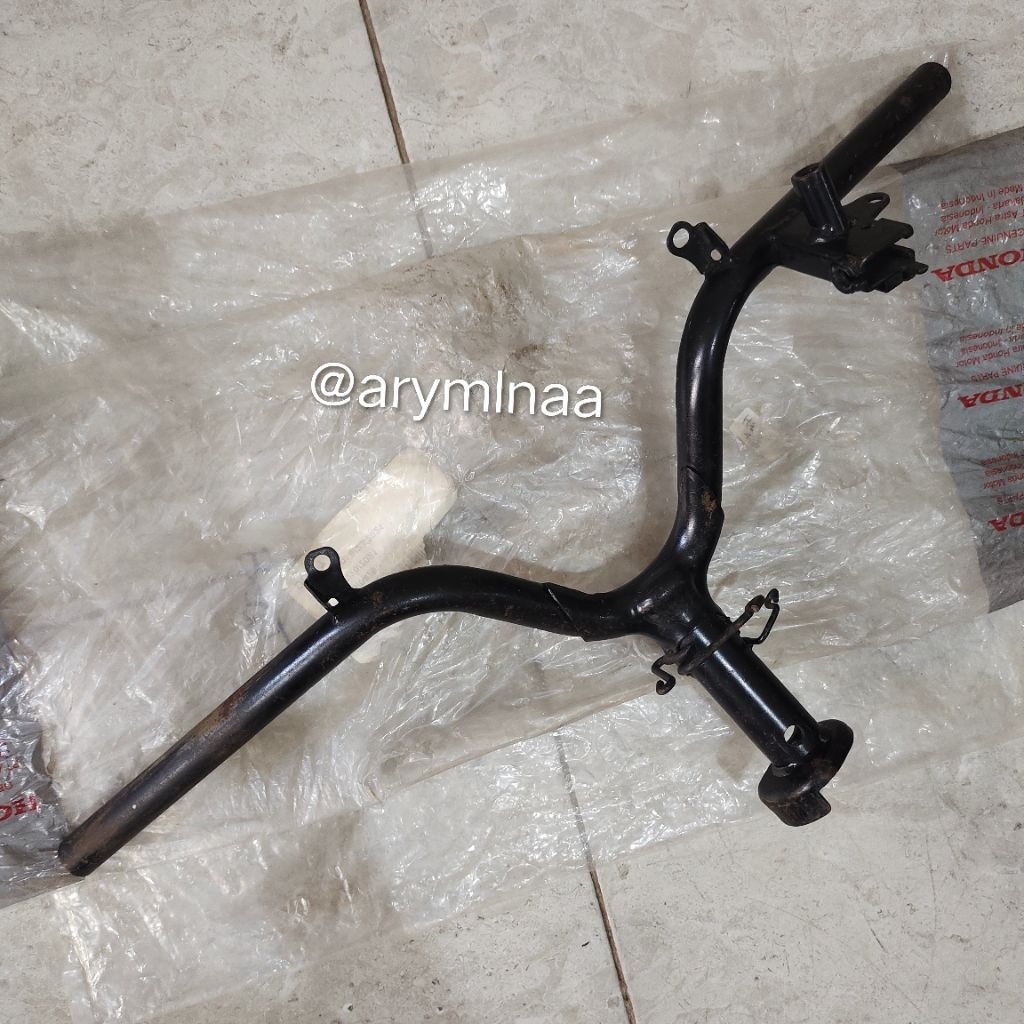 STANG STIR KEMUDI PIPE COMP HANDLE BEAT KARBU LAMA 53000-KVY-960 ORIGINAL AHM