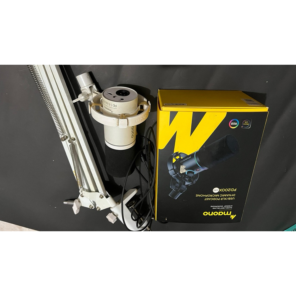 Maono PD200X dengan arm/boom arm