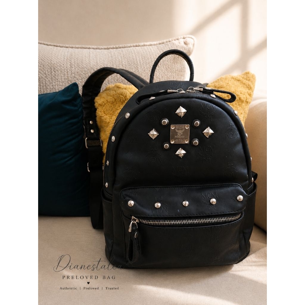 MCM Bagpack Medium Black Leather Emboss