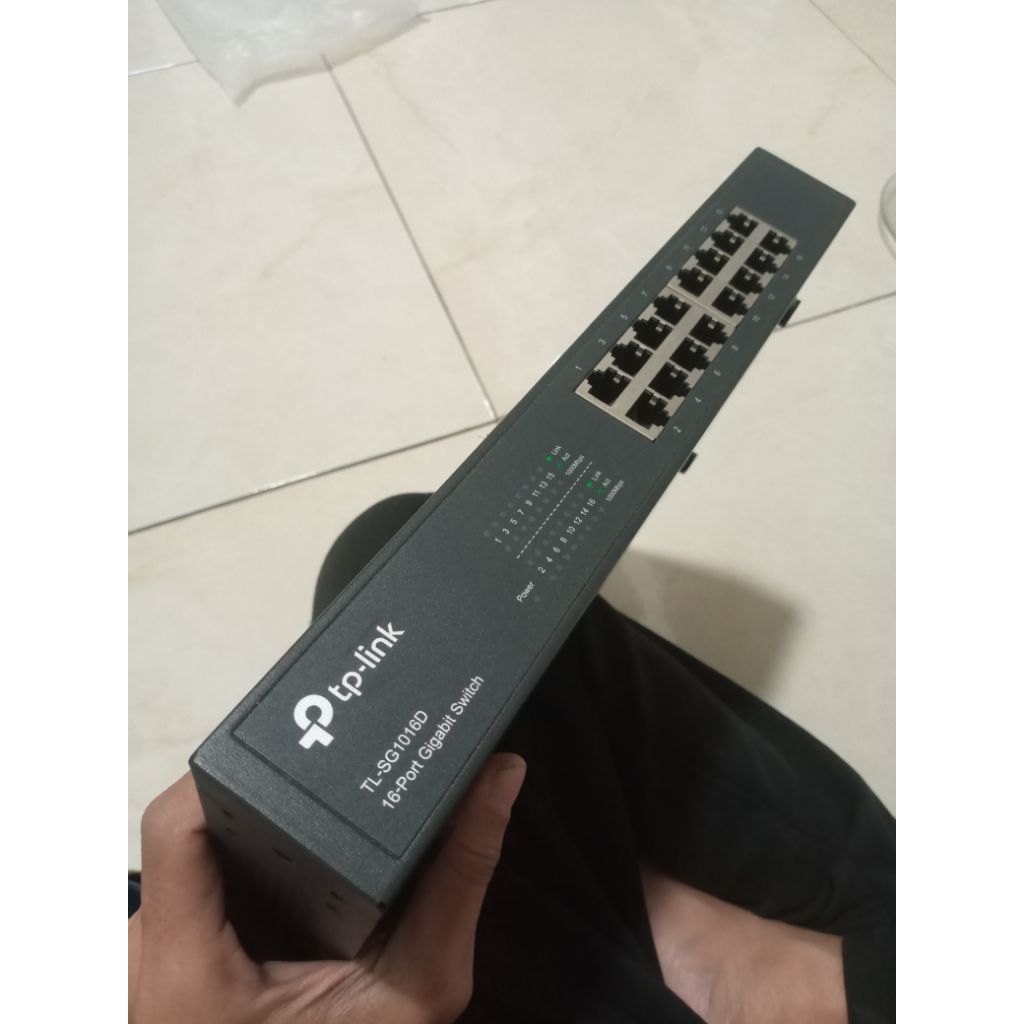 swich hub tpLink 16 port