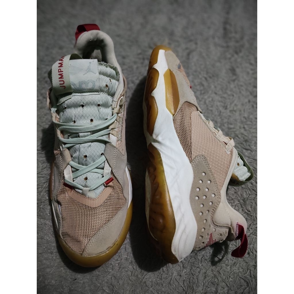 Sepatu basket Second