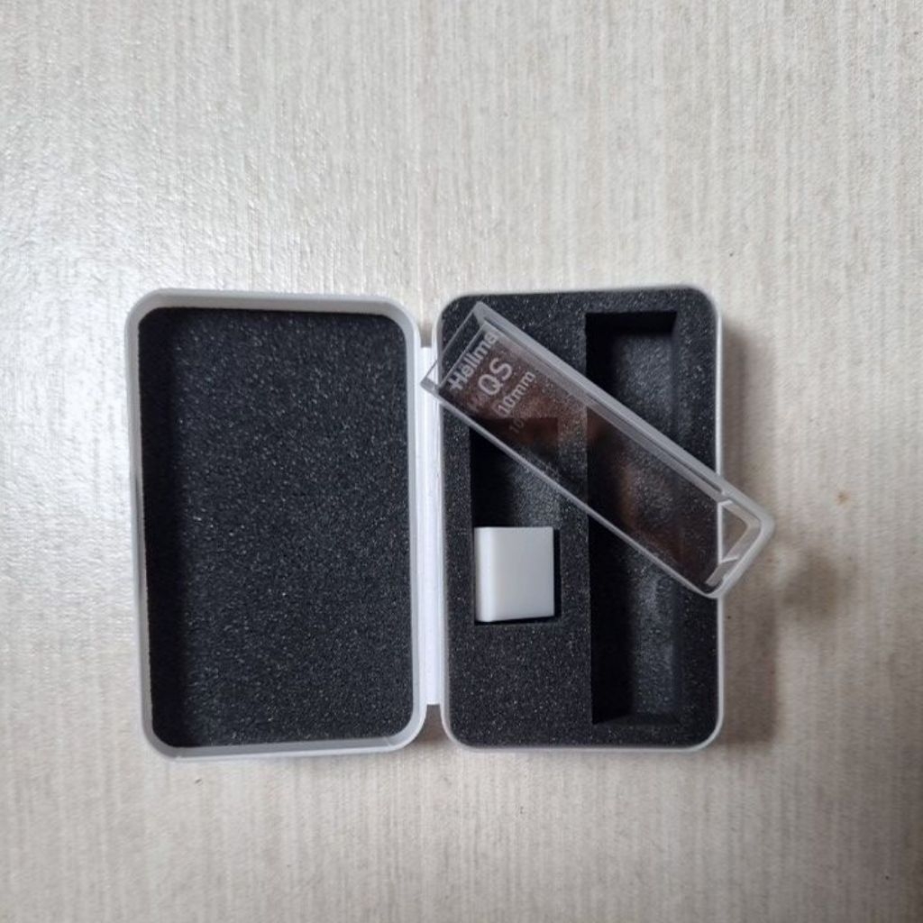 Hellma 1001040 Macro Cell Cuvette 10mm with Lid