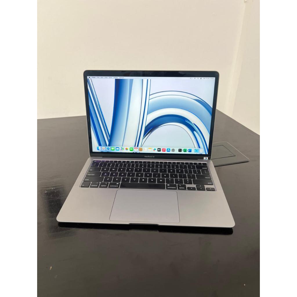 MacBook Air 13 Inci 2020 I5 Like New