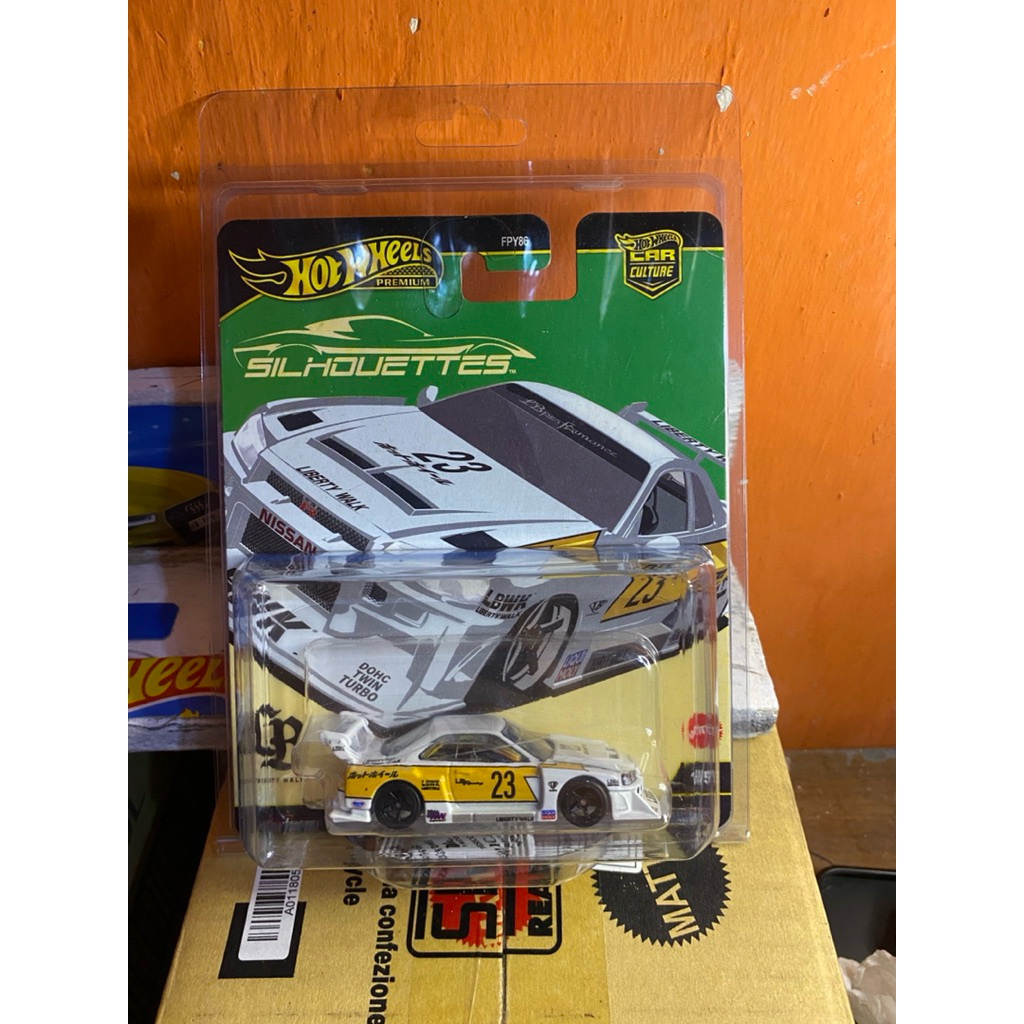 HOTWHEELS PREMIUM LBWK R34