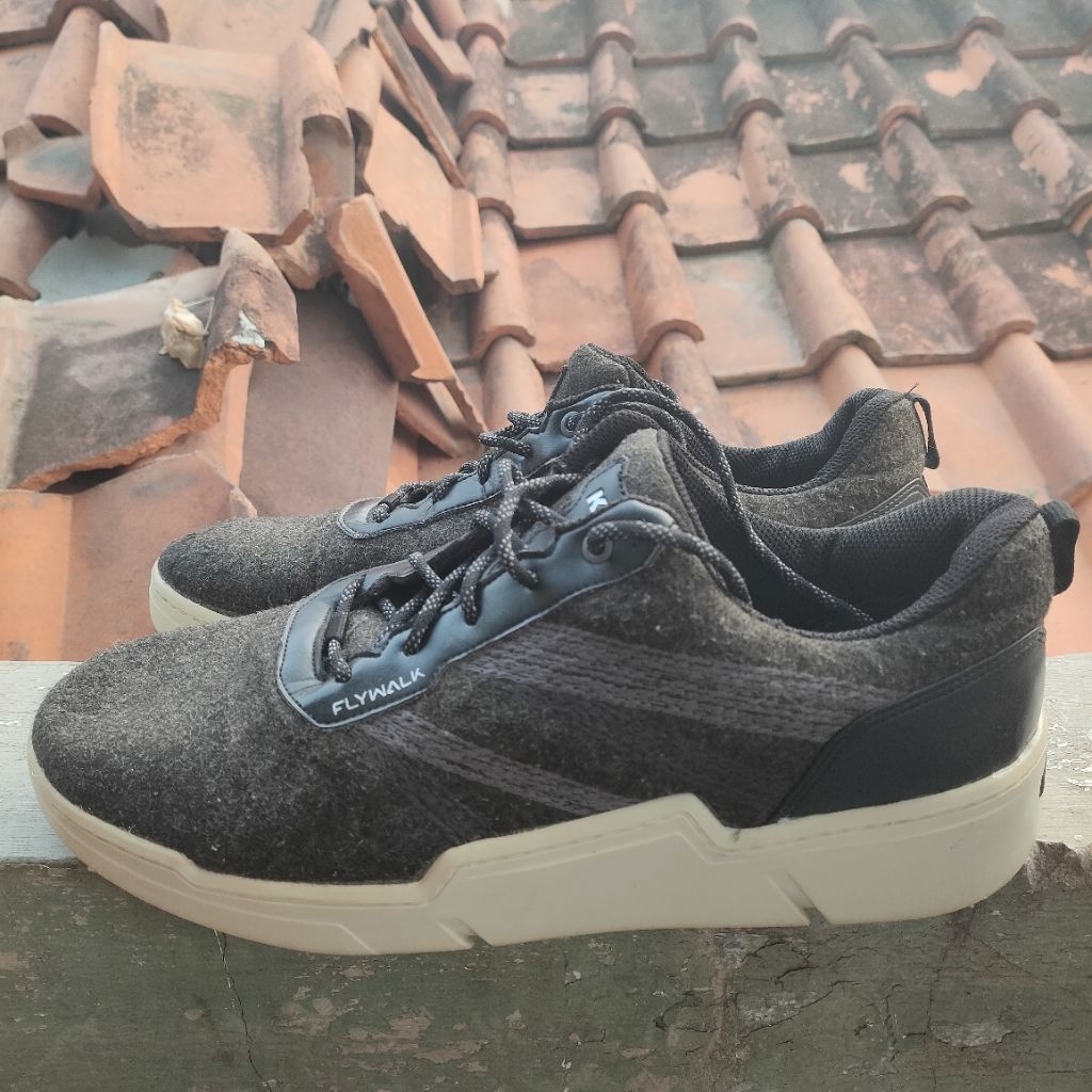 Sepatu K2 Flywalk