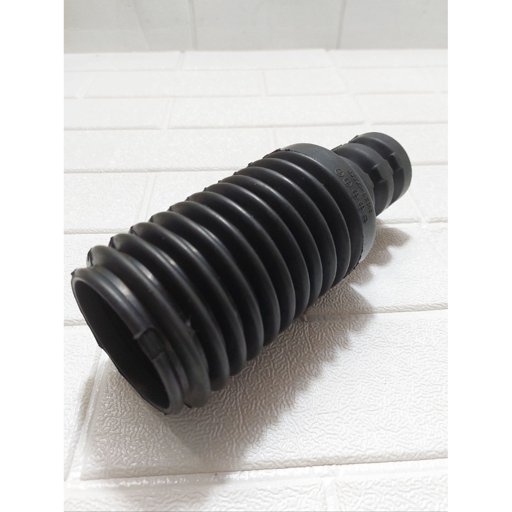 BOOT SHOCK BREAKER FRONT 48331-BZ010 AVANZA TOYOTA