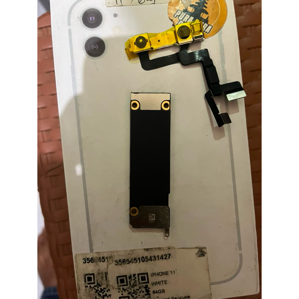 Mesin iphone  11 64gb lock icloud ios terbaru posisi hello