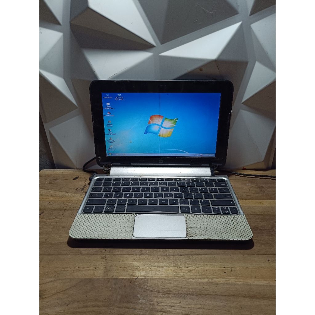 Notebook HP mini 210 Minus LCD bergaris - RAM 1GB - HARDISK 320GB
