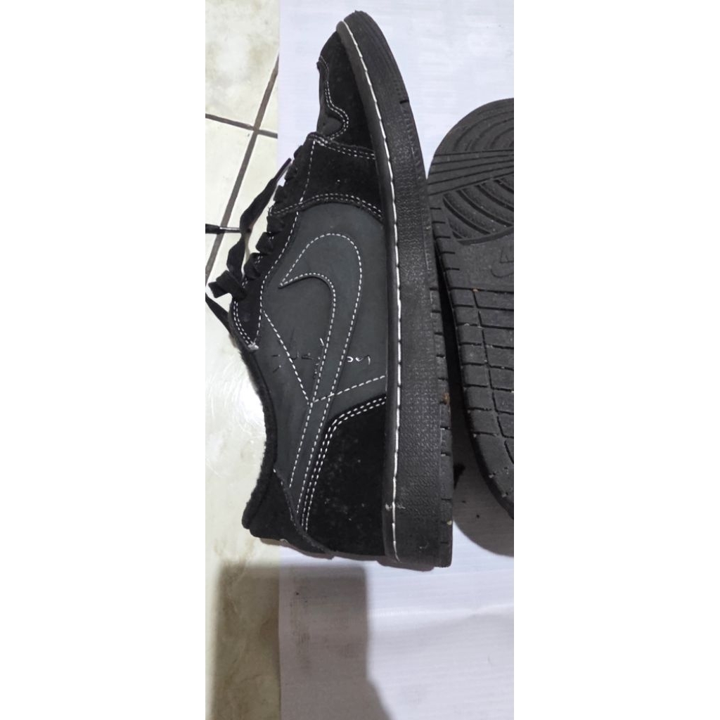 Sepatu Nike Air Jordan 1 Uk. 44
