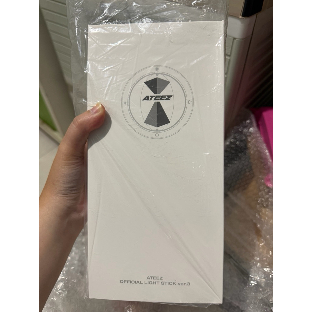 Ready stock ATEEZ Lightstick ver 3 official sealed concert yunho junho san seonghwa mingi wooyoung h