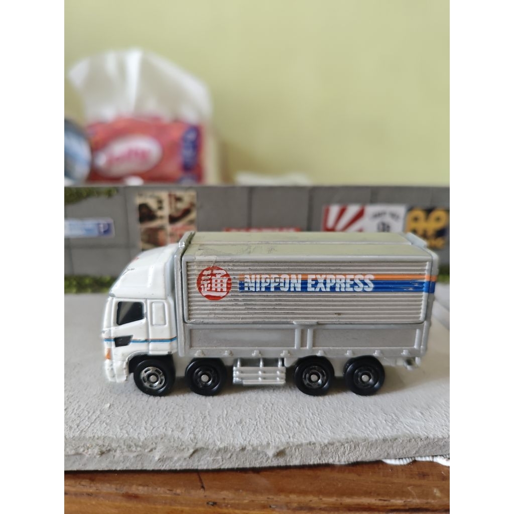 diecast tomica truk junk