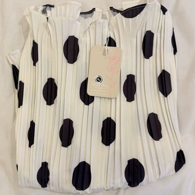 By Ody Polkadot Pleats