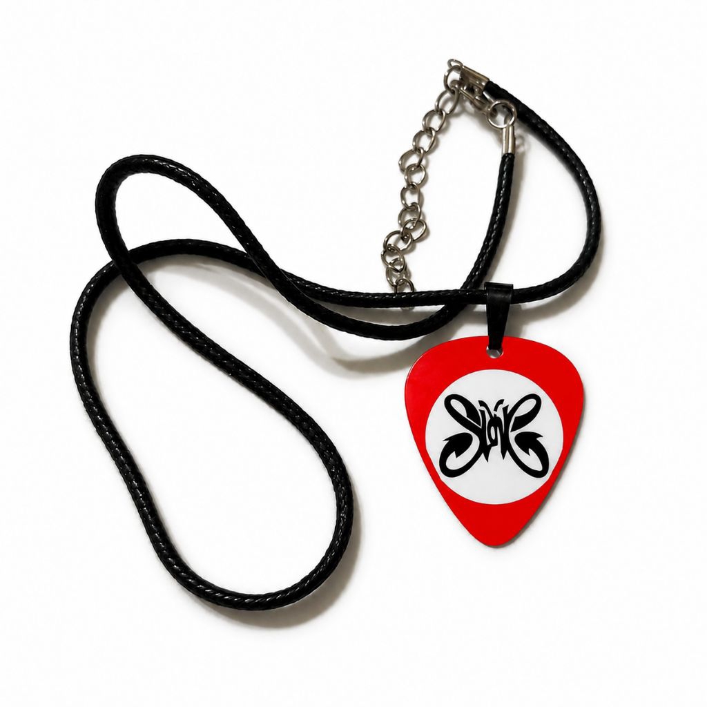 Kalung Pick Gitar Logo Slank – Liontin Pick Gitar Premium Tali Hitam | Aksesori Rock Unisex & Box ex