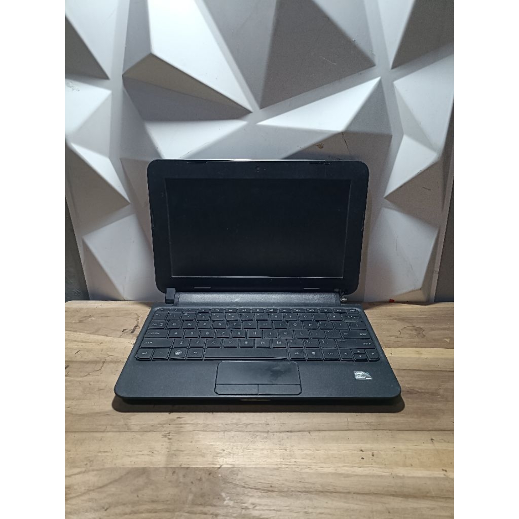 Notebook HP mini 110-3504TU - Mesin Hidup - LCD MATI - Tanpa RAM Dan Hardisk - Engsel Minus -