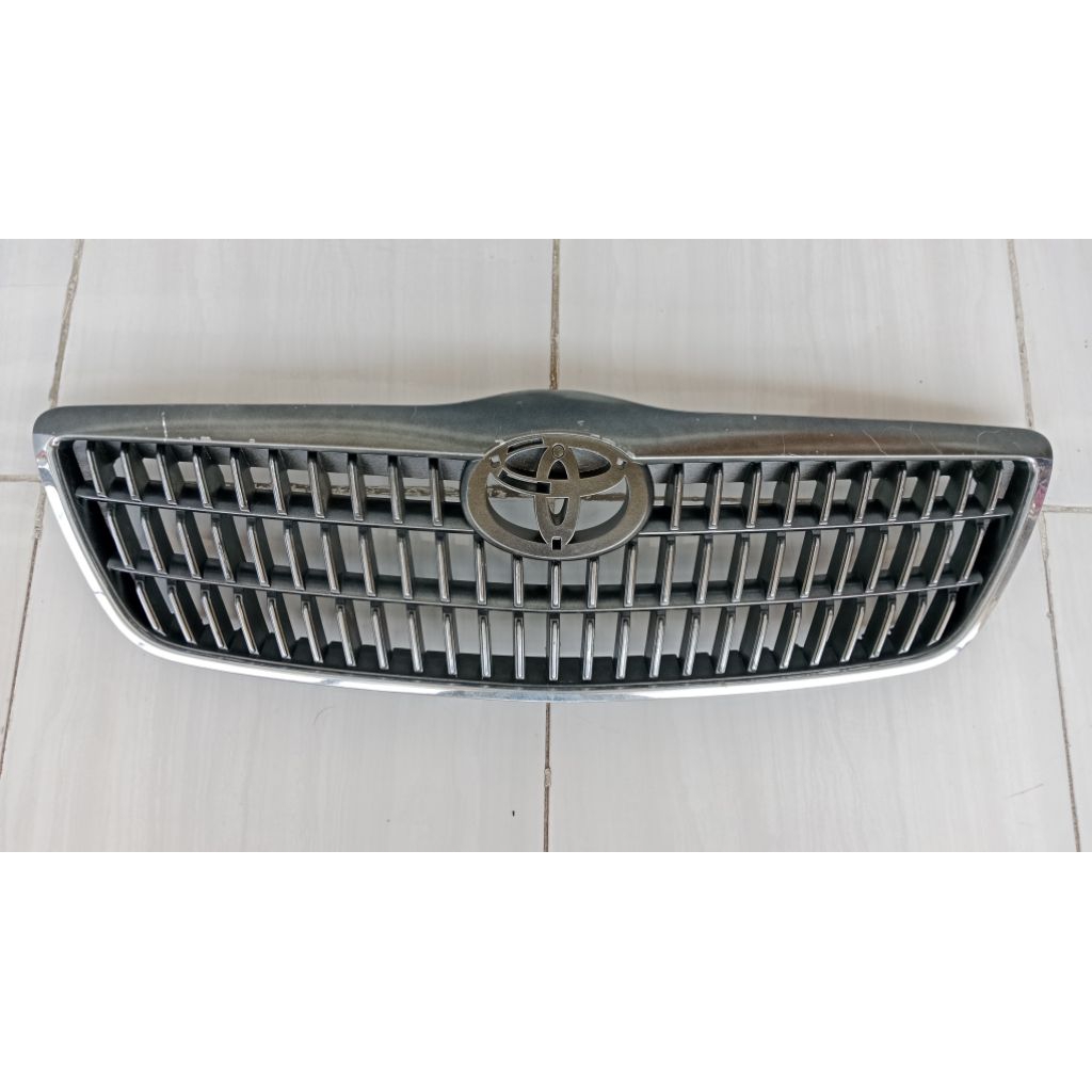 GRILL CAMRY 2003.