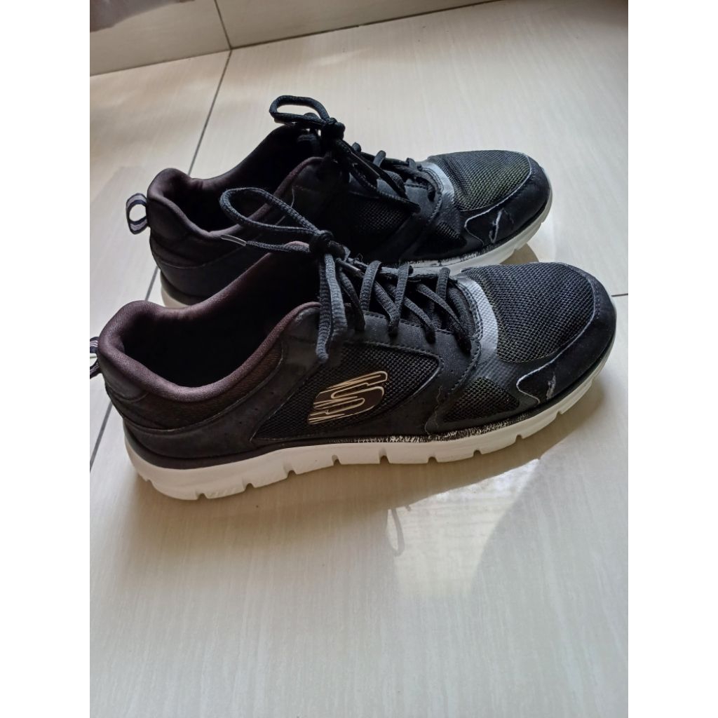 Sepatu Skechers Prelove