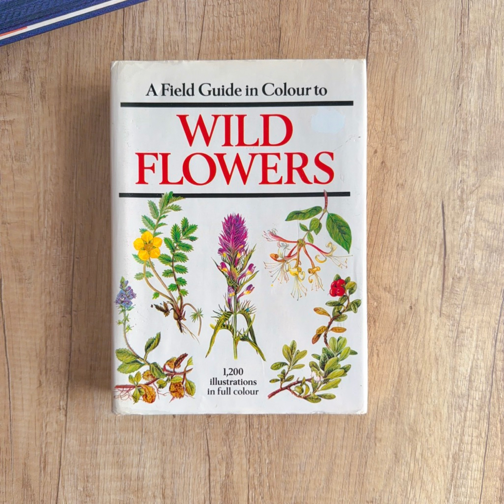 SECONDHAND BUKU FIELD GUIDE IN COLOUR TO WILD FLOWERS