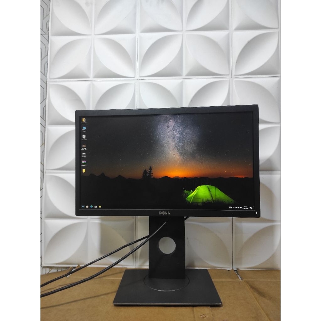 Monitor DELL 20 inci bekas  lengkap kabel VGA, HDMI, Display pout lengkap kakai kondisi mulus siap p