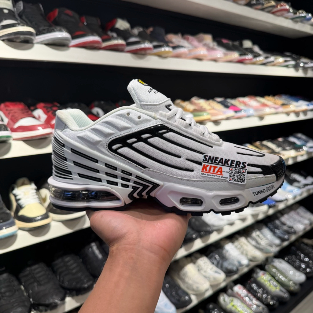 Sneakers Kita - Sepatu Sneakers TN Plus 3 White Black