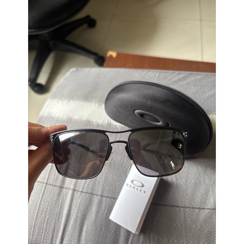 Kacamata oakley holbrook TI titanium