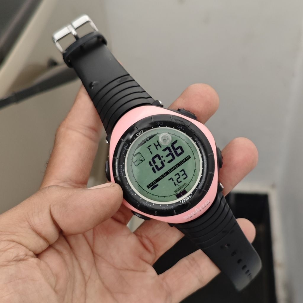 SUUNTO VECTOR PINK ALTIMETER BAROMETER COMPASS