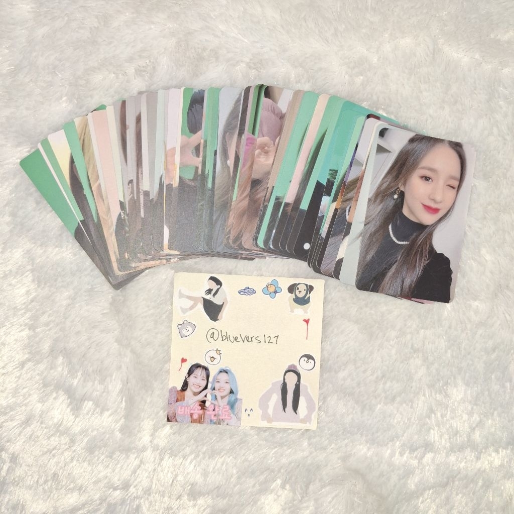 LOONA MNU PREMIER GREETING OT12 PHOTOCARD SET