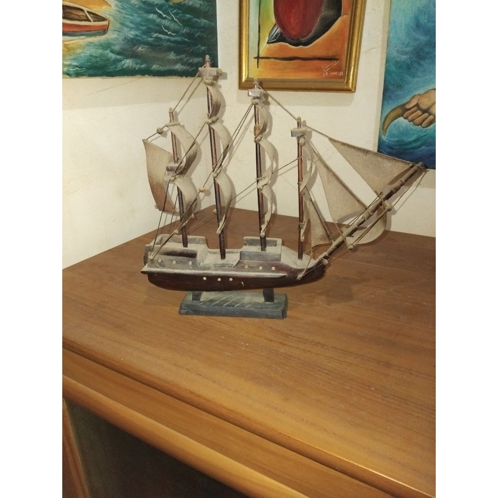miniatur kapal layar