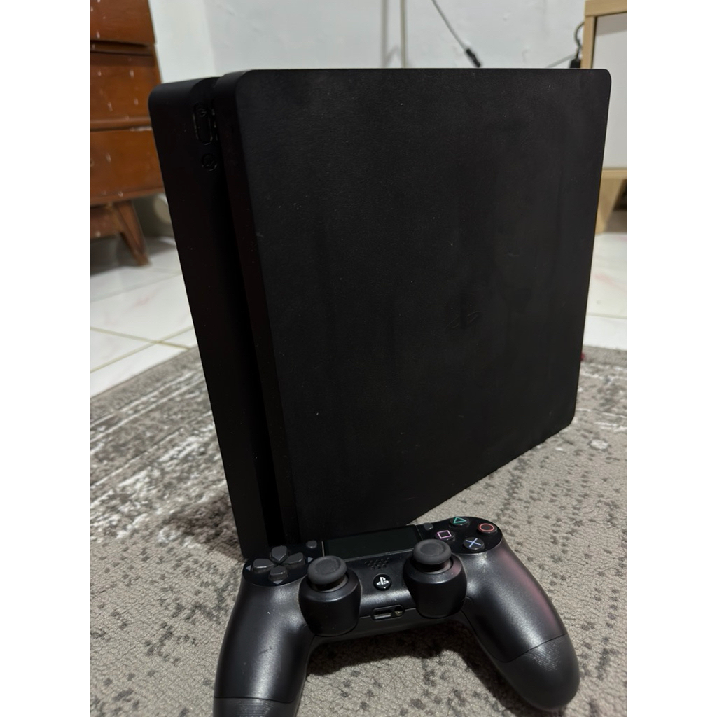 PS4 Slim 1TB CUH 2218B (Second)