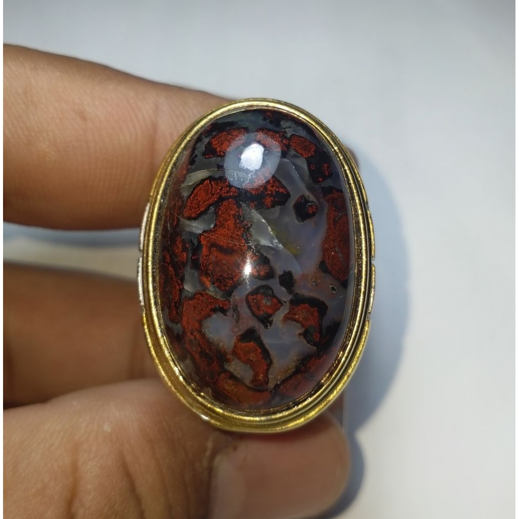 Batu badar besi merah