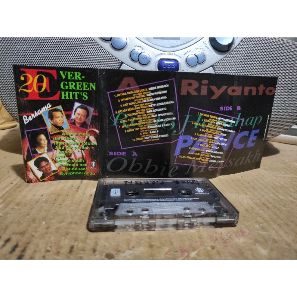 kaset pita 20 evergreen hit's