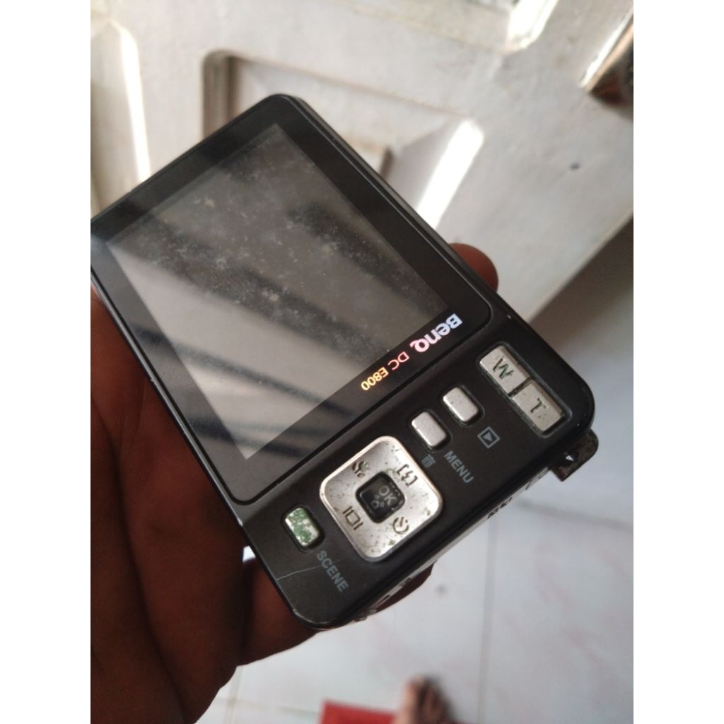 digicam BenQ E800 bahan