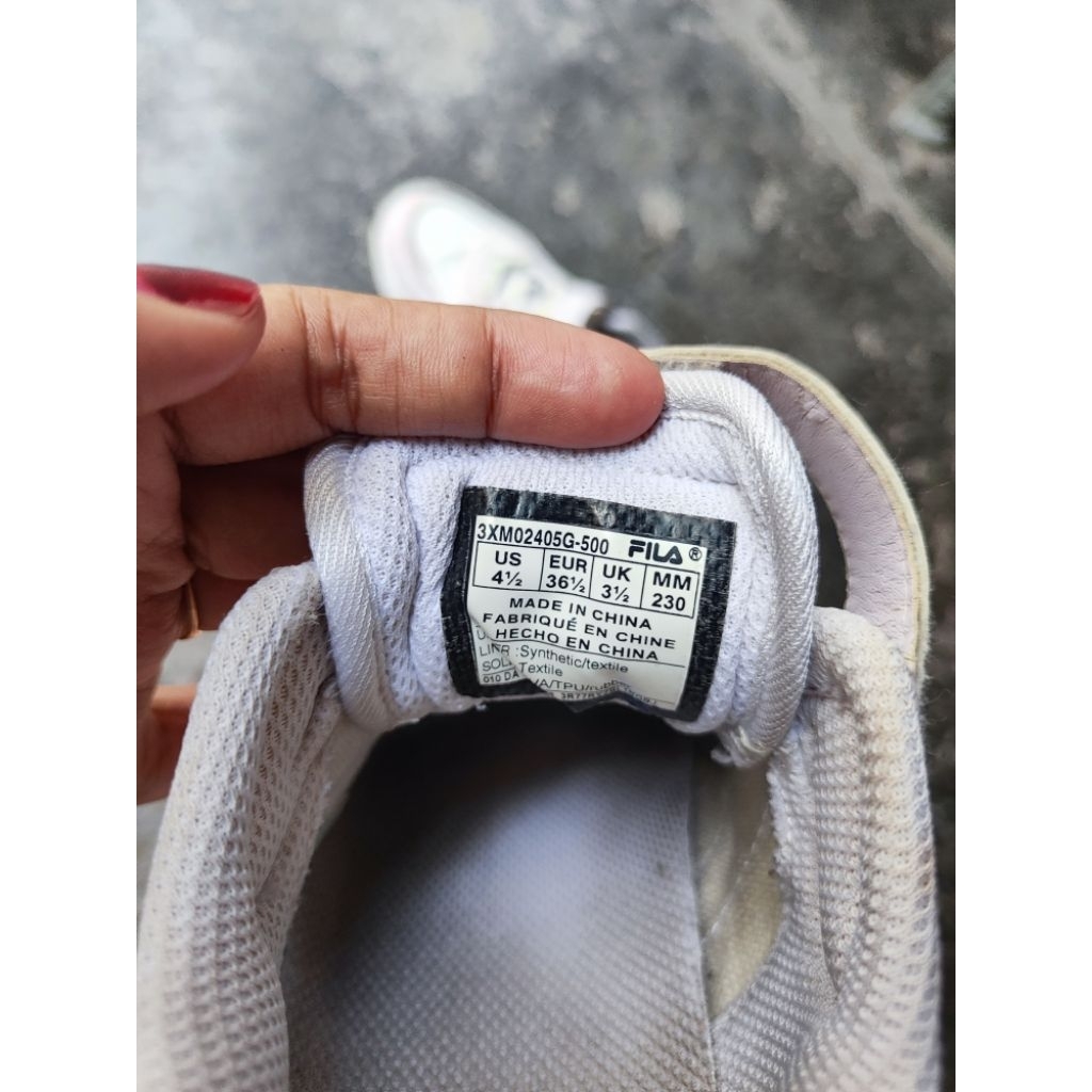 preloved sepatu fila original