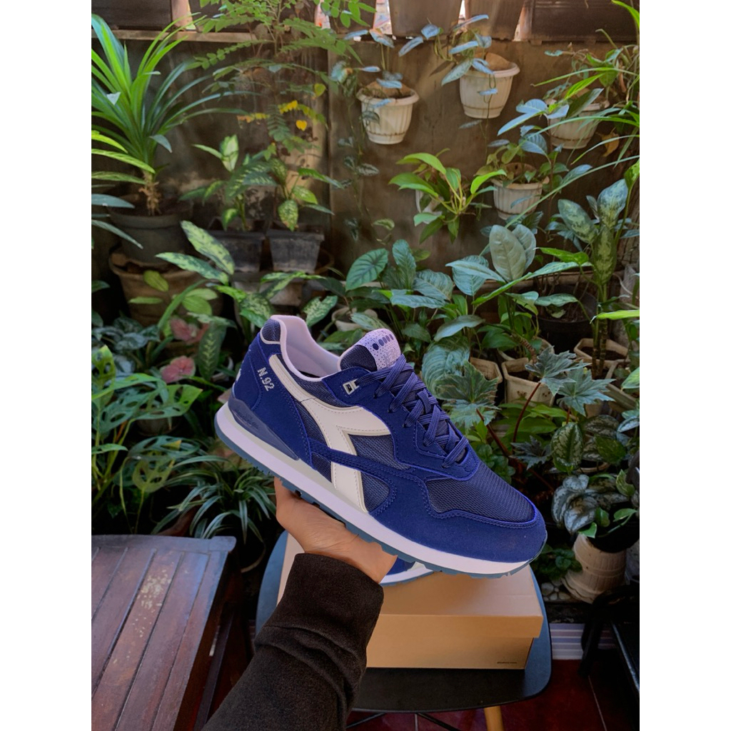 sepatu sneakers diadora n92 navy original