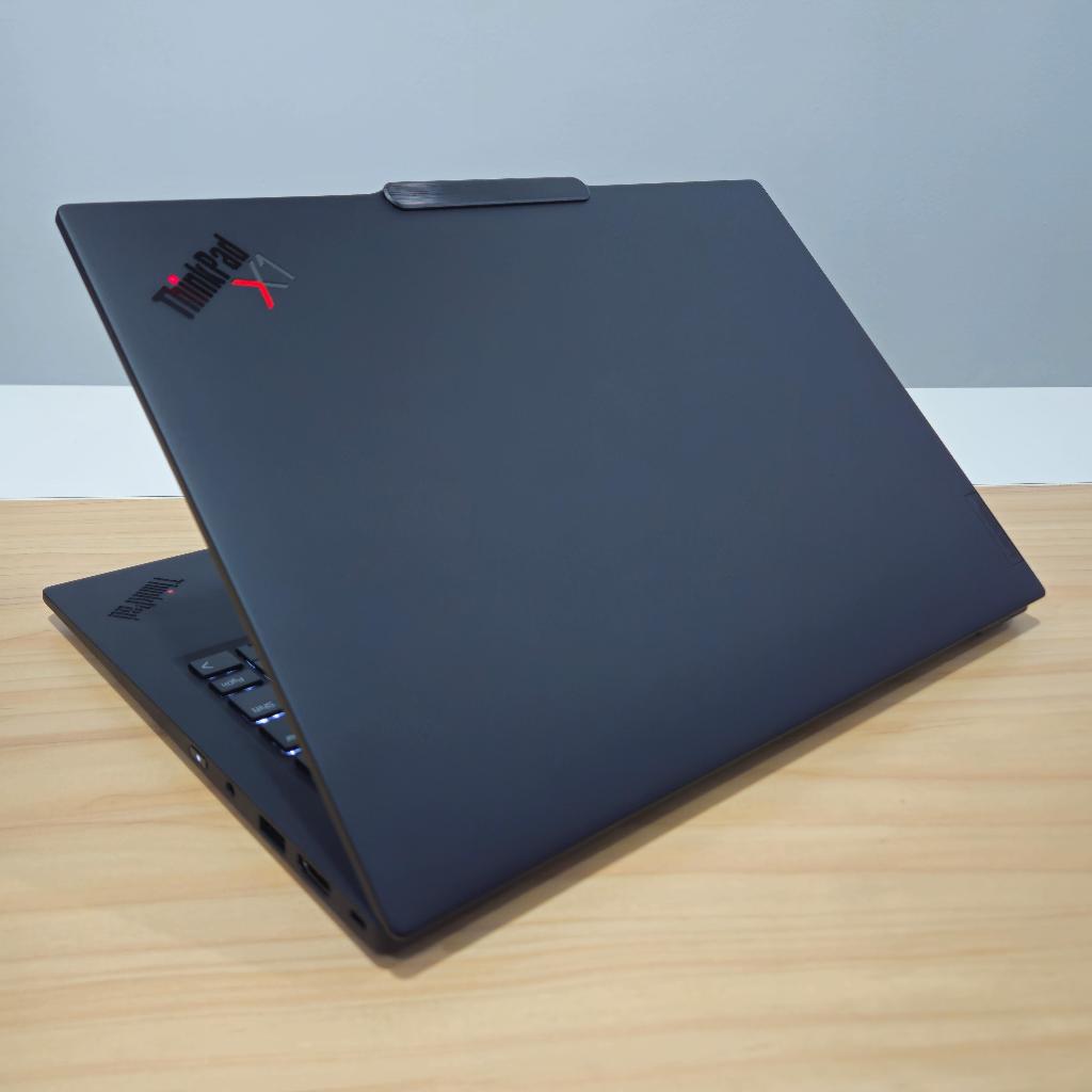 ThinkPad X1 Carbon Gen 13 Aura Edition Ultra 7 / Thinkpad X1 Carbon G13 / X1 Carbon Gen 13