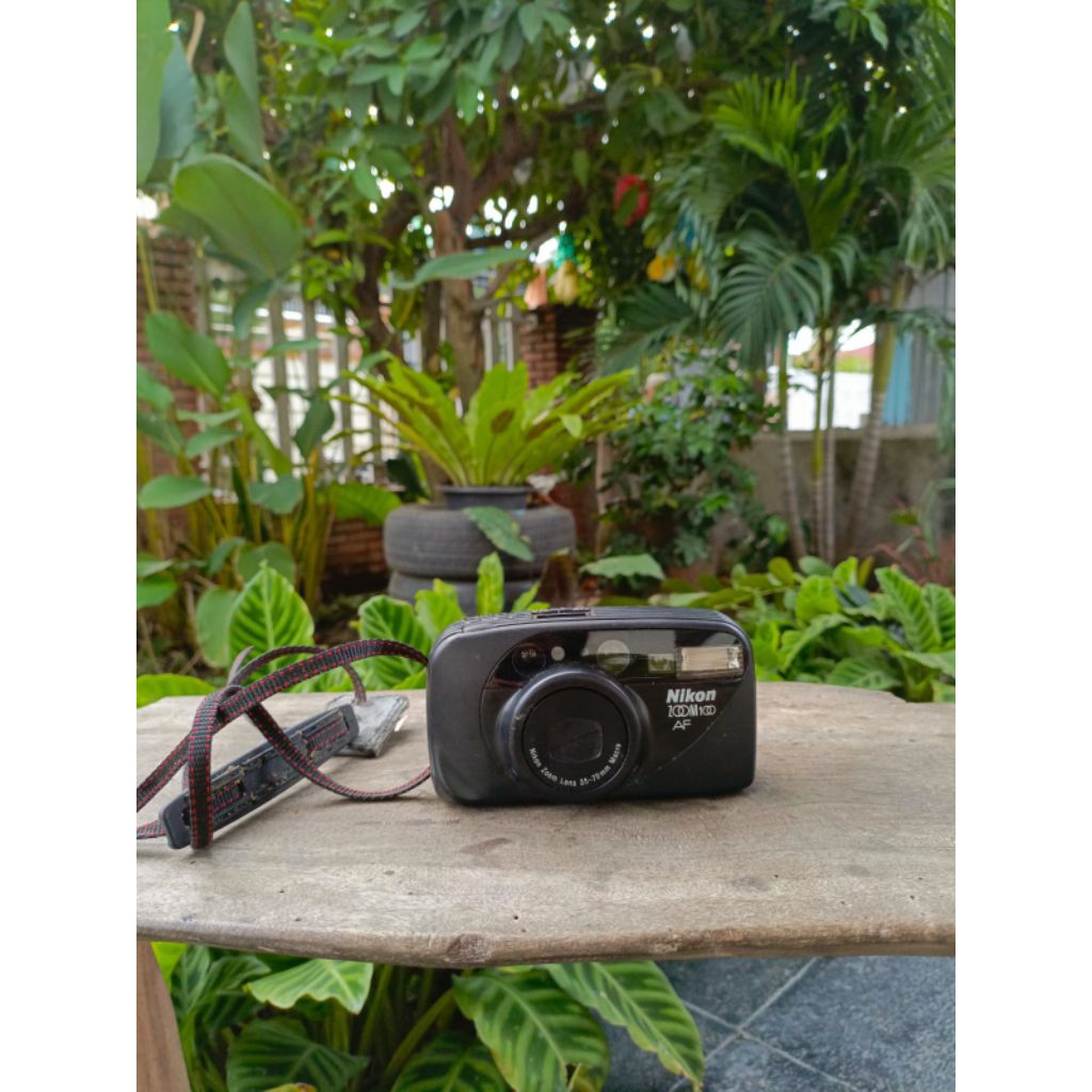 kamera Analog Nikon Zoom 100 AF